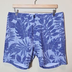 Rhone 7" Point Break Board Short in Blue Palm Men's Size 34 Velcro Tie Swim